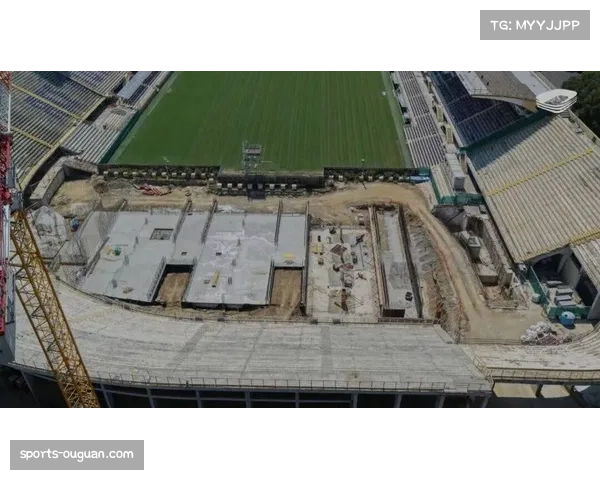 消息：为满足安全规定，克罗托内主场将关闭一侧看台进行改造